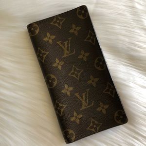 Louis Vuitton - Bi-fold Monogram Canvas Wallet